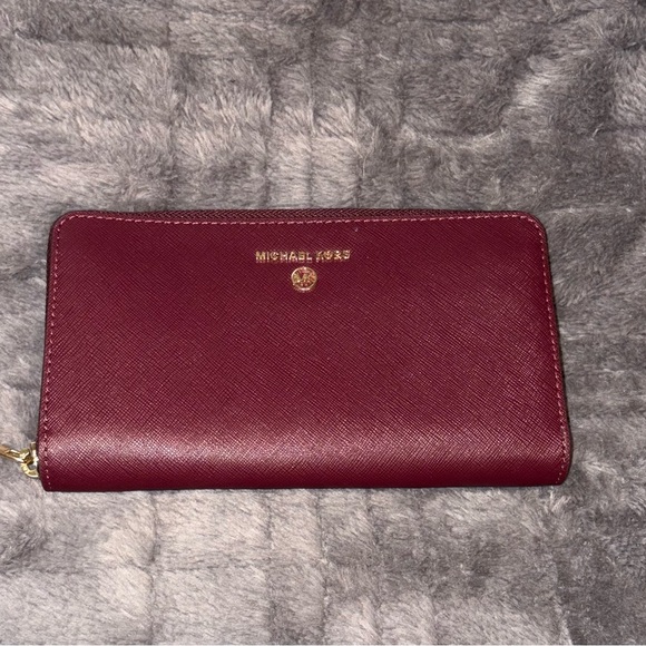NWOT Michael Kors Burgundy Leather Wallet - Picture 4 of 9